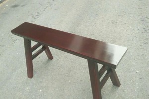 哪里可以回收旧餐桌板凳（回收旧桌子板凳电话）